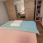 Omi's Nest, Fuer Klein Und Gross Apartamento